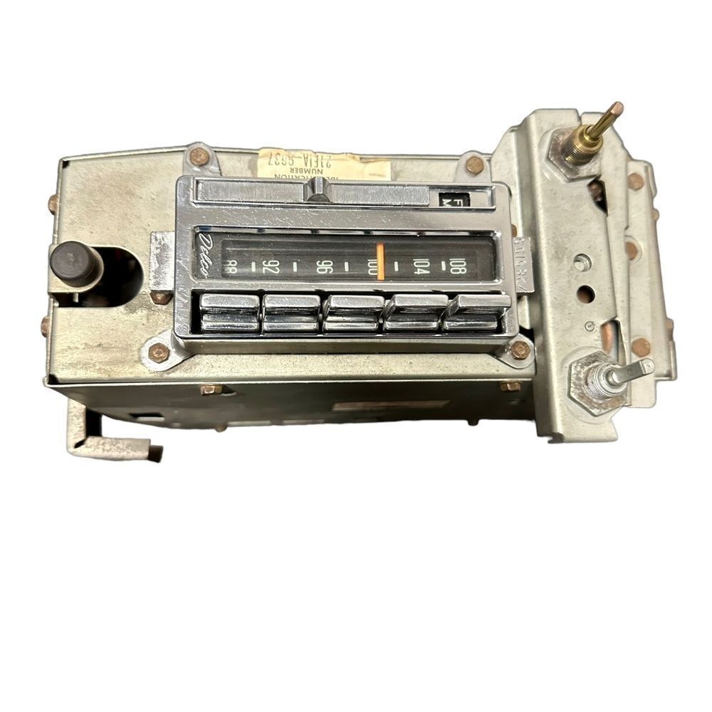 C2, (1963( Corvette radio, ( original( Am/FM